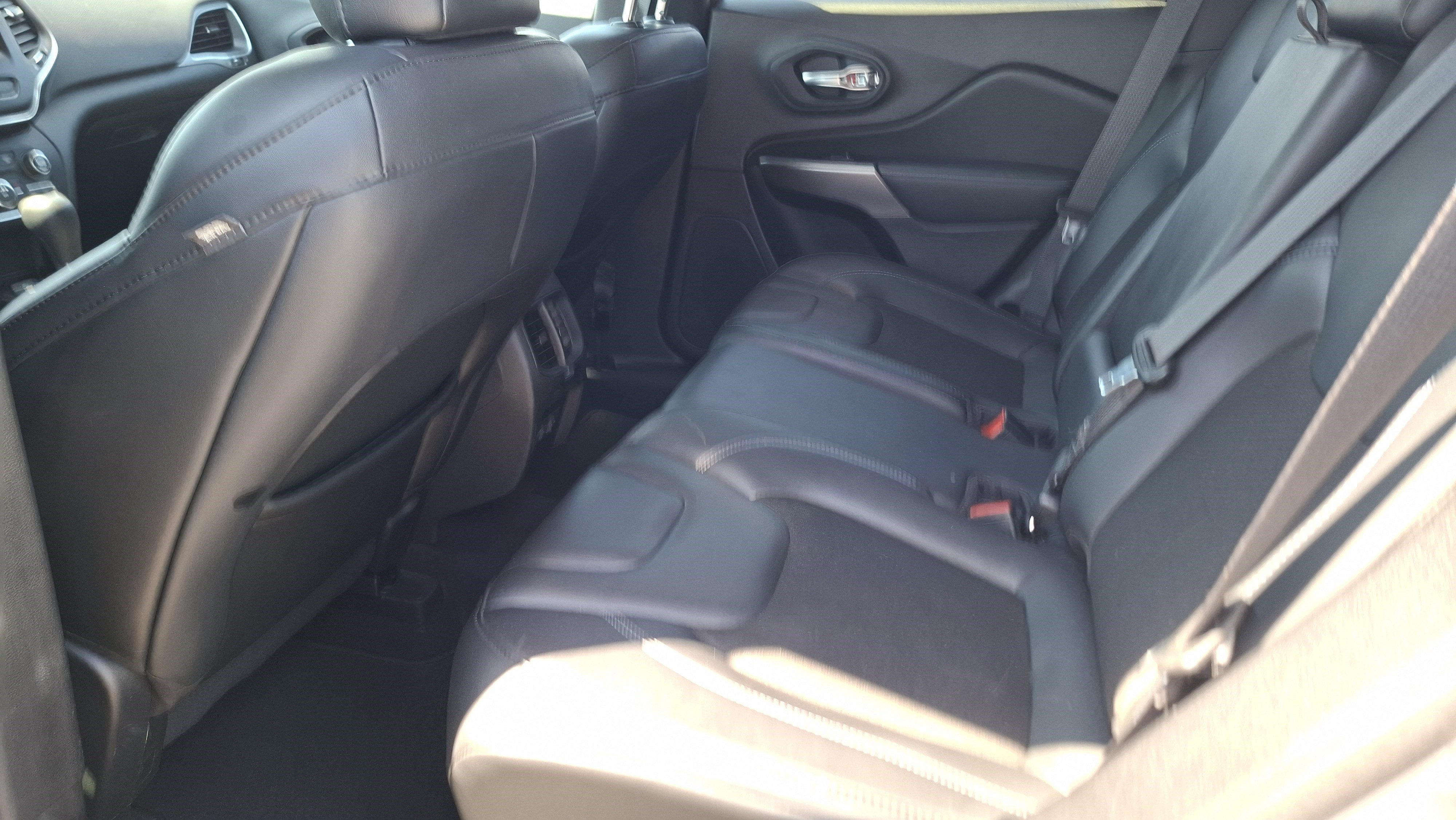 Used 2021 Jeep Cherokee Latitude Plus w/ Sun & Sound Group FWD image 20