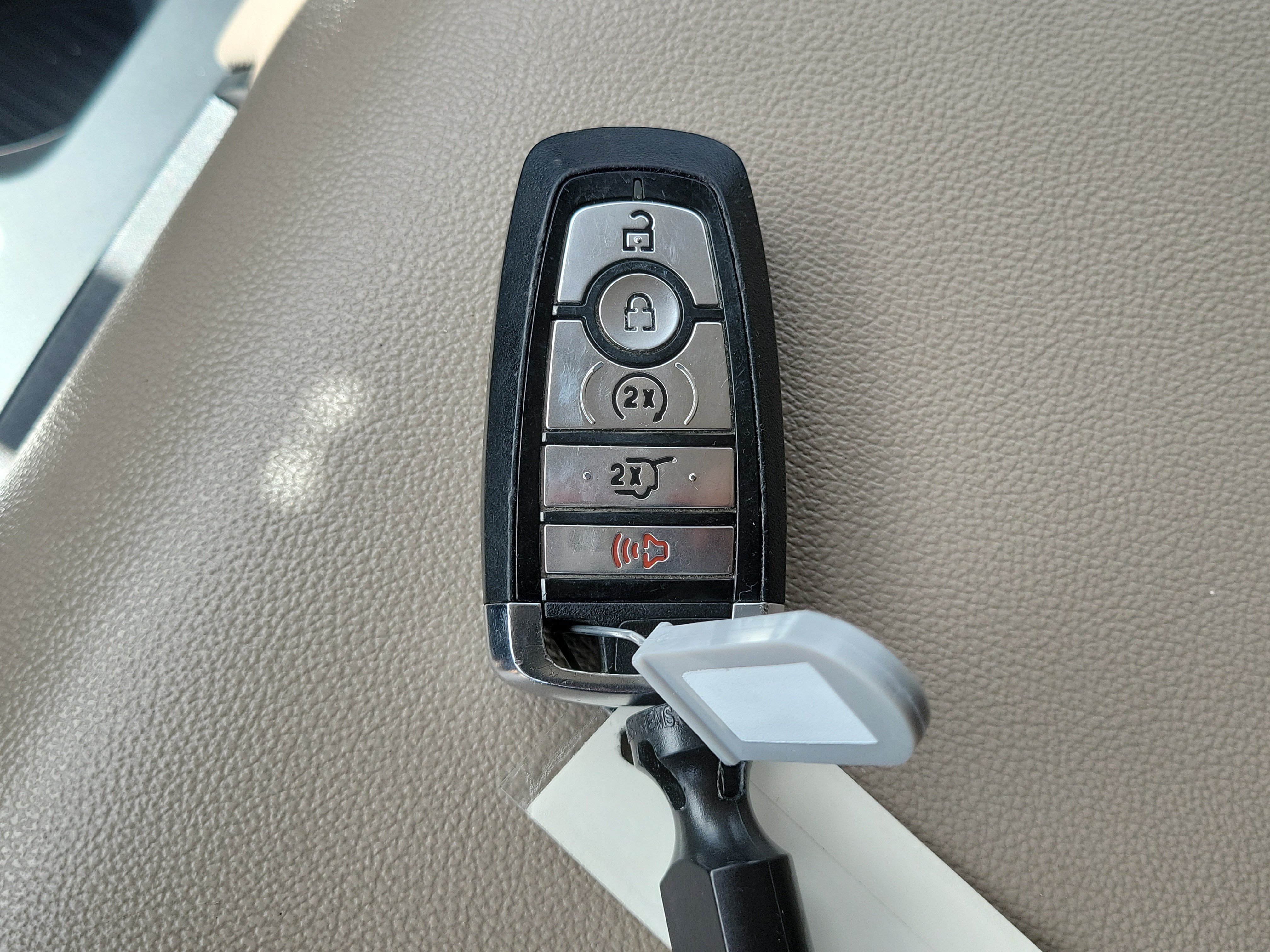 Used 2024 Ford Expedition XLT RWD image 29