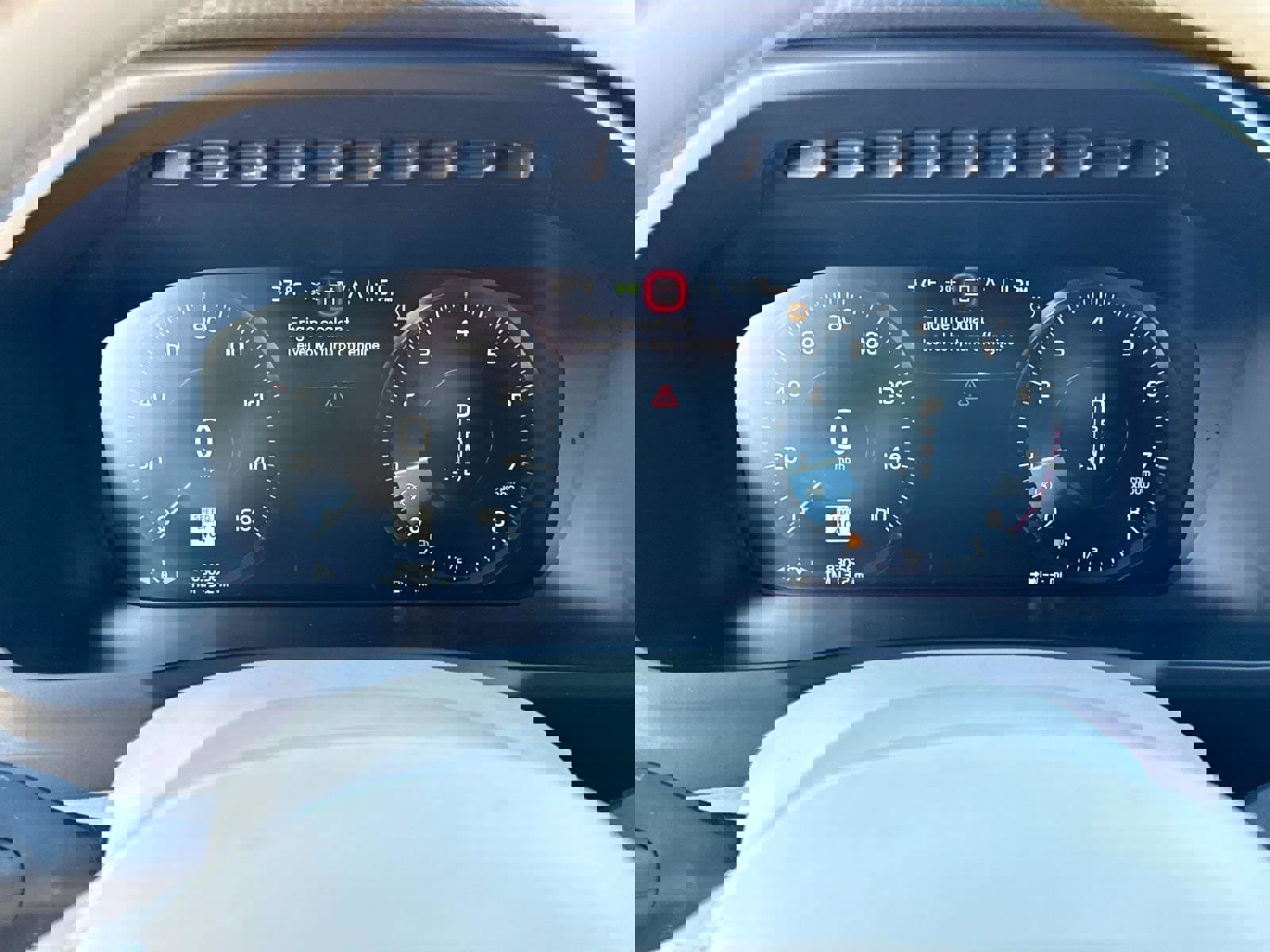 Used 2017 Volvo XC90 T6 Momentum w/ Vision Package image 27