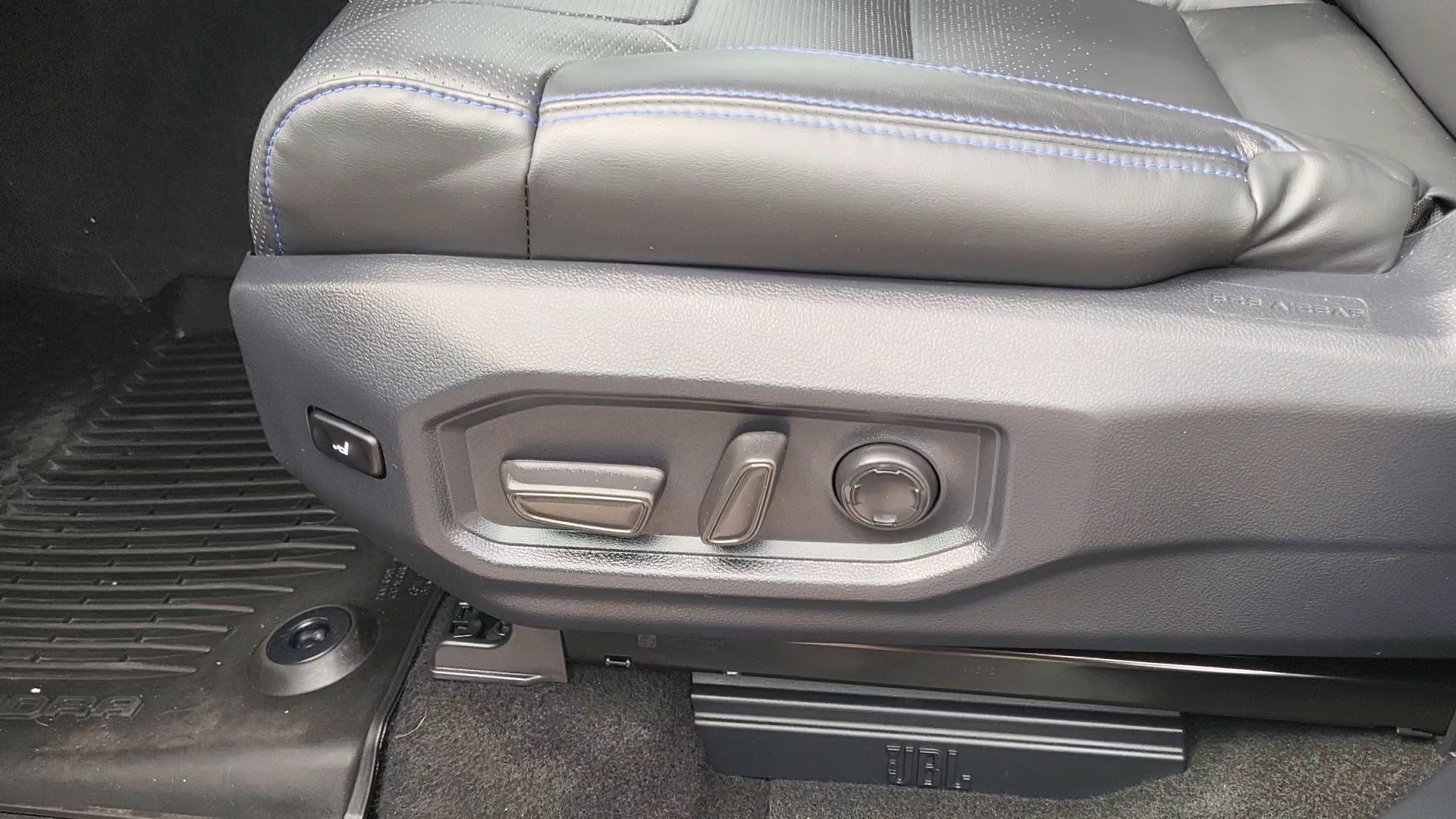 Used 2025 Toyota Tundra Platinum AWD/4WD image 12