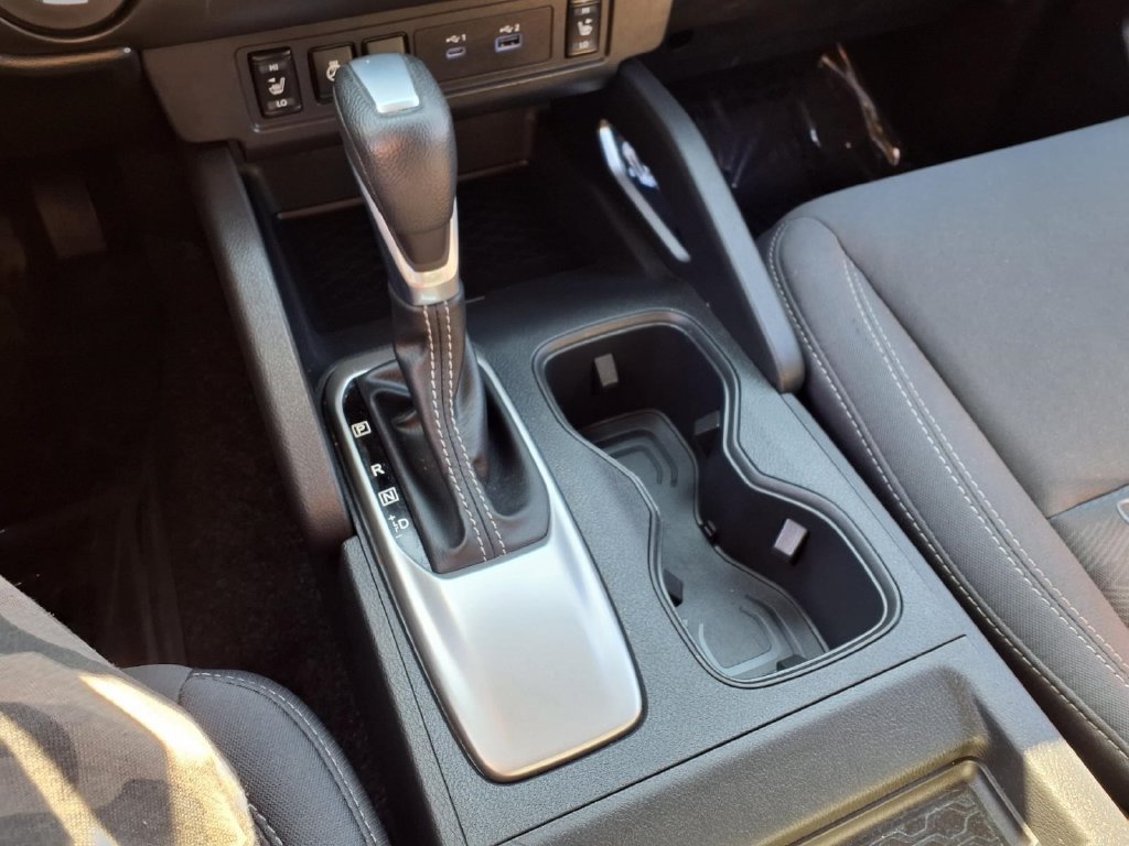 Used 2023 Nissan Frontier SV w/ SV Convenience Package RWD image 15