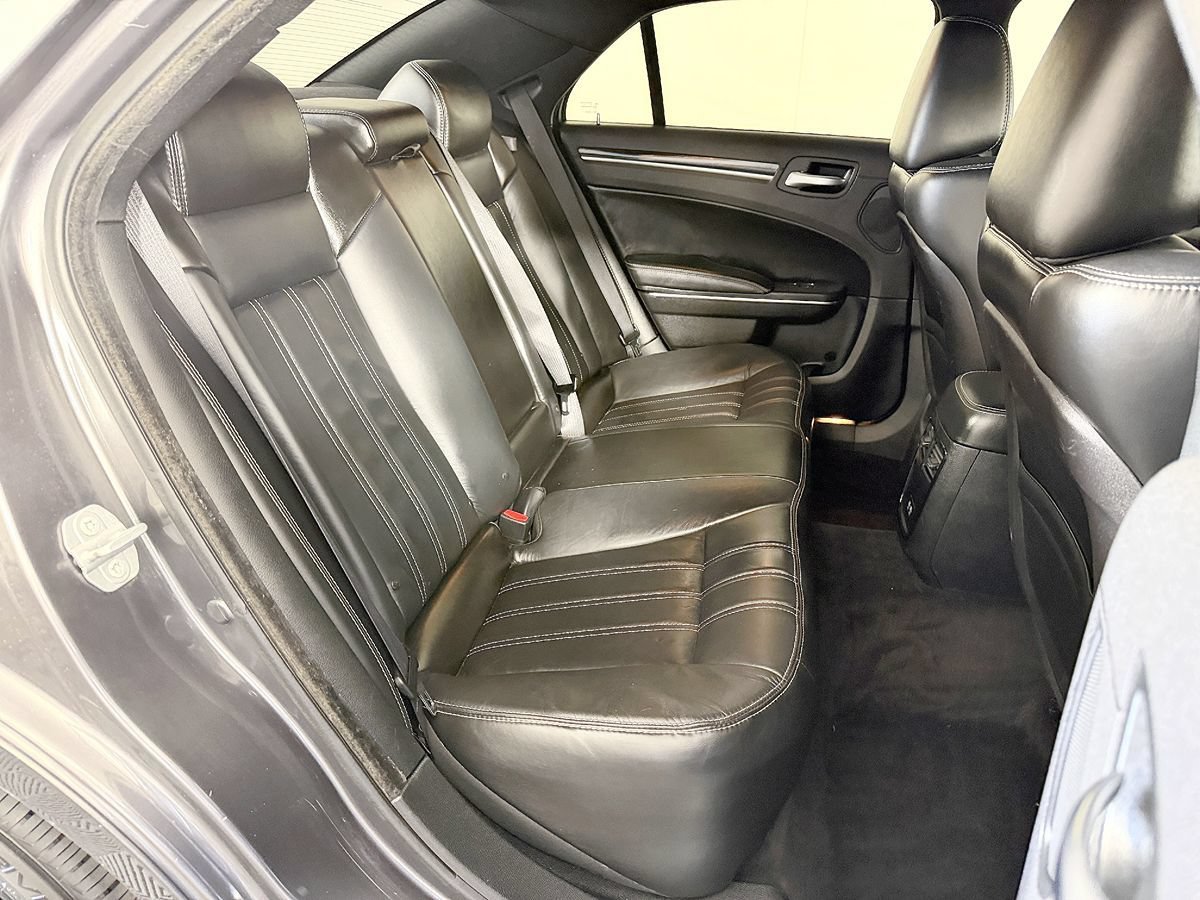 Used 2017 Chrysler 300 S RWD image 39