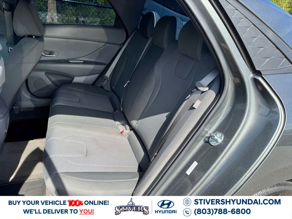 Used 2025 Hyundai Elantra SE image 19