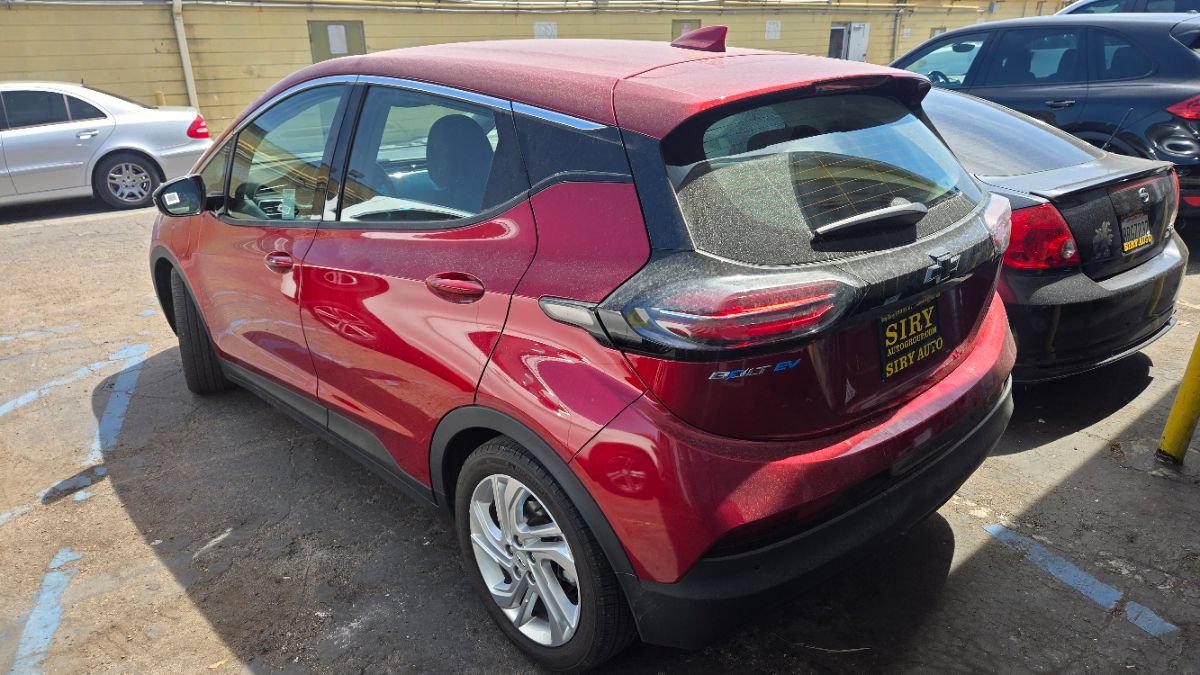 Used 2022 Chevrolet Bolt LT FWD image 4