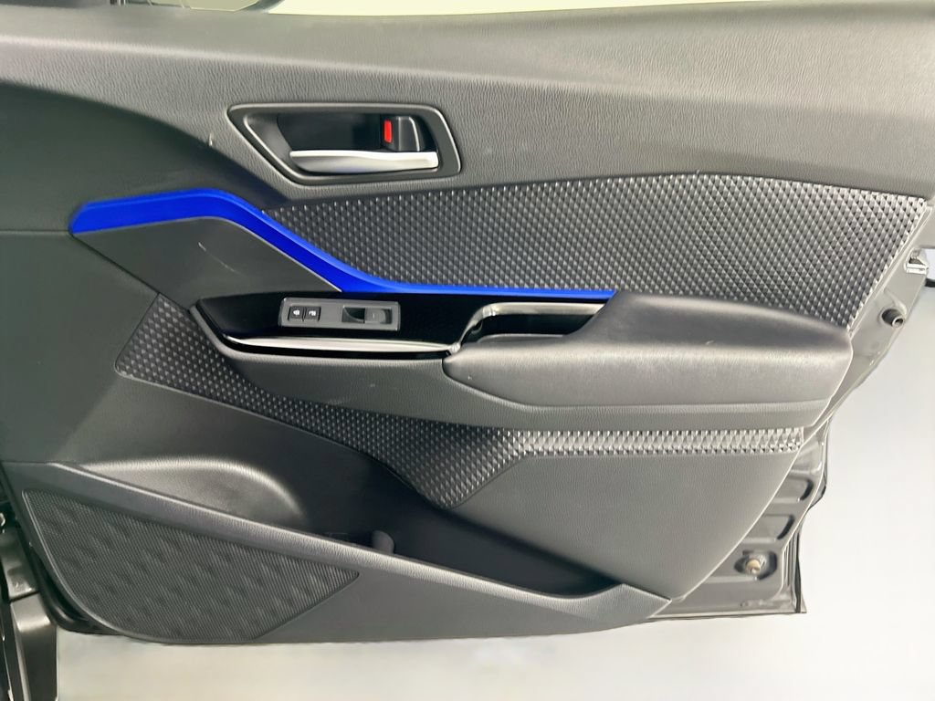 Used 2020 Toyota C-HR XLE FWD image 23