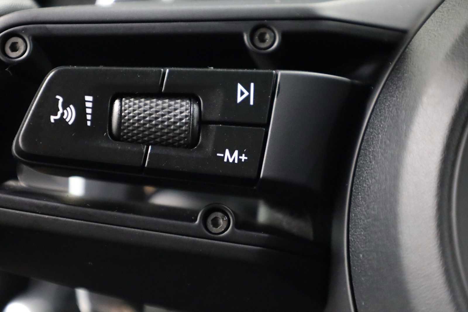 Certified 2026 Porsche Macan image 25