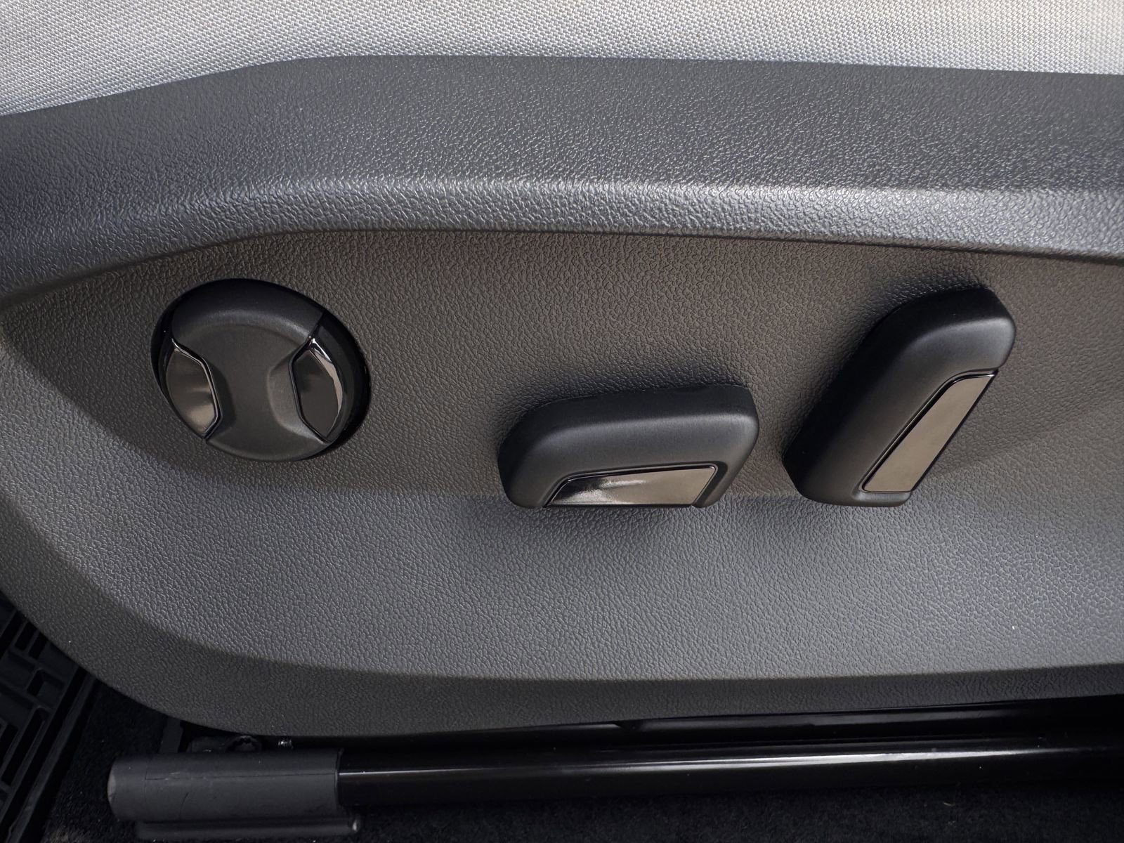 New 2026 Volkswagen Taos SE image 26