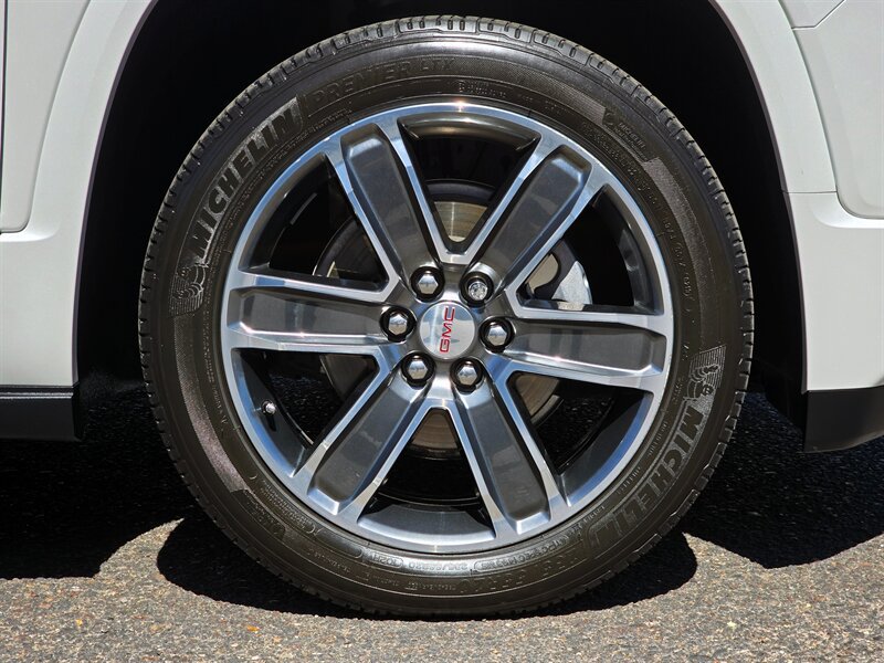 Used 2019 GMC Acadia Denali w/ Technology Package FWD image 43
