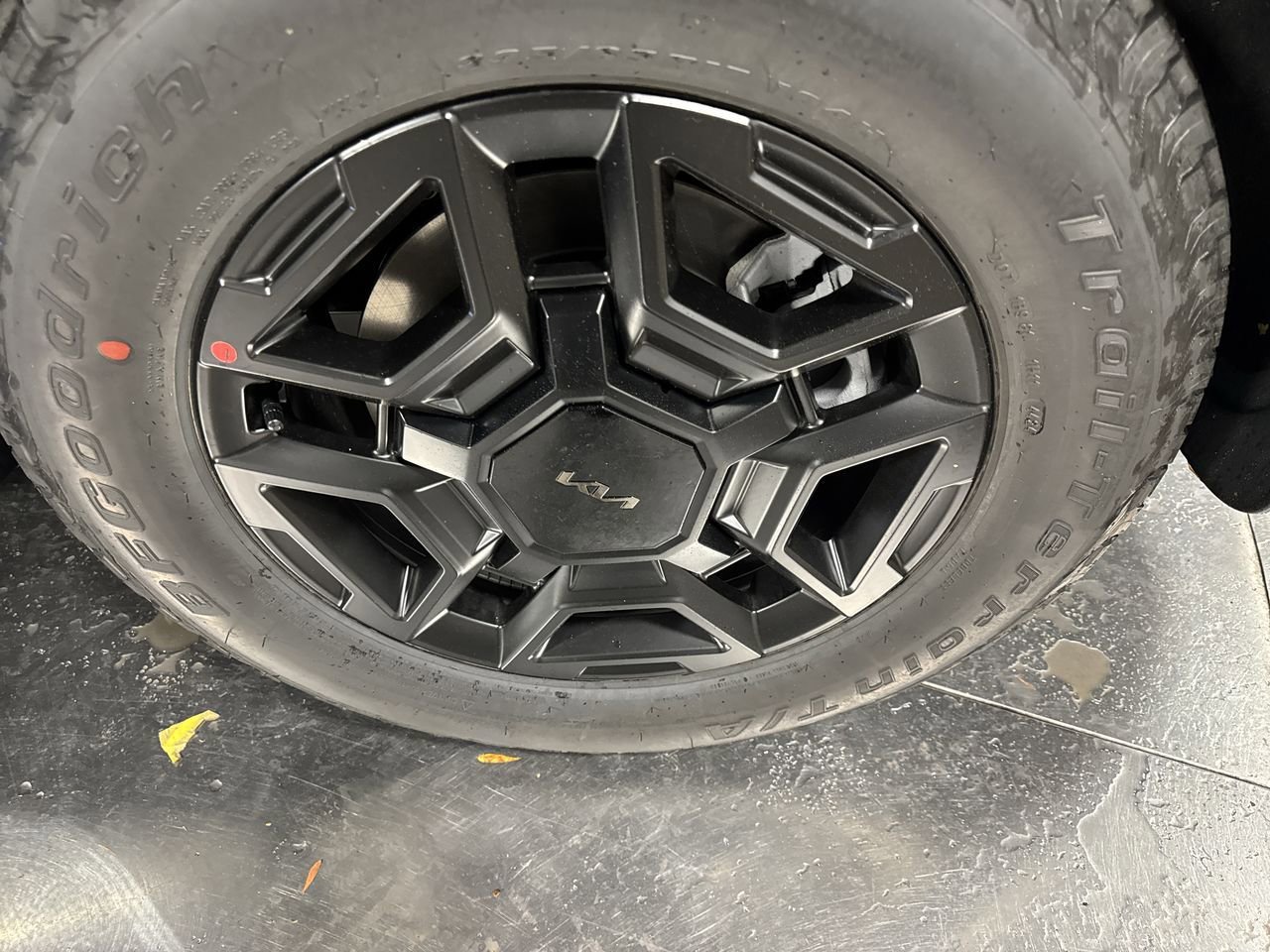 New 2026 Kia Sorento SX Prestige w/ Olive Brown Leather Package image 12