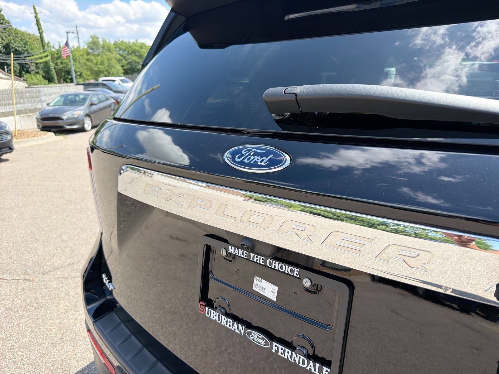 Used 2023 Ford Explorer XLT AWD/4WD image 15