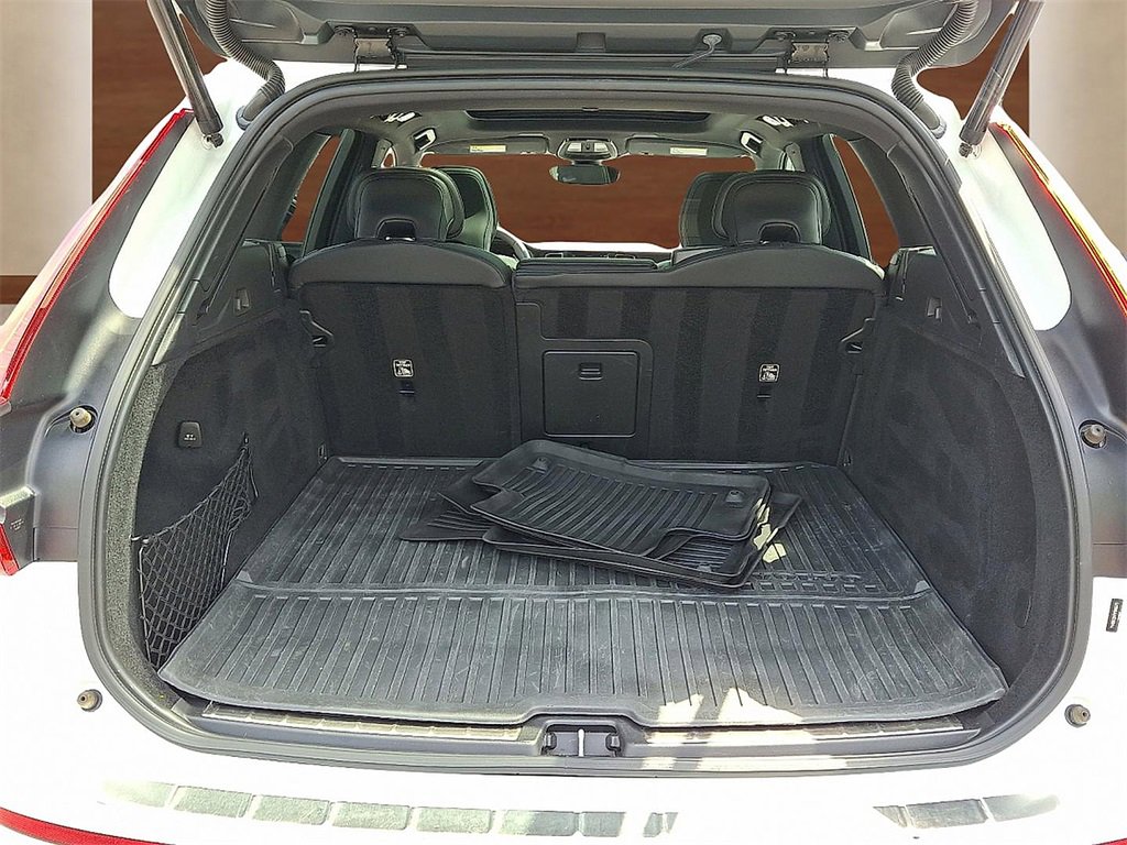Used 2022 Volvo XC60 T8 R-Design w/ Advanced Package image 28