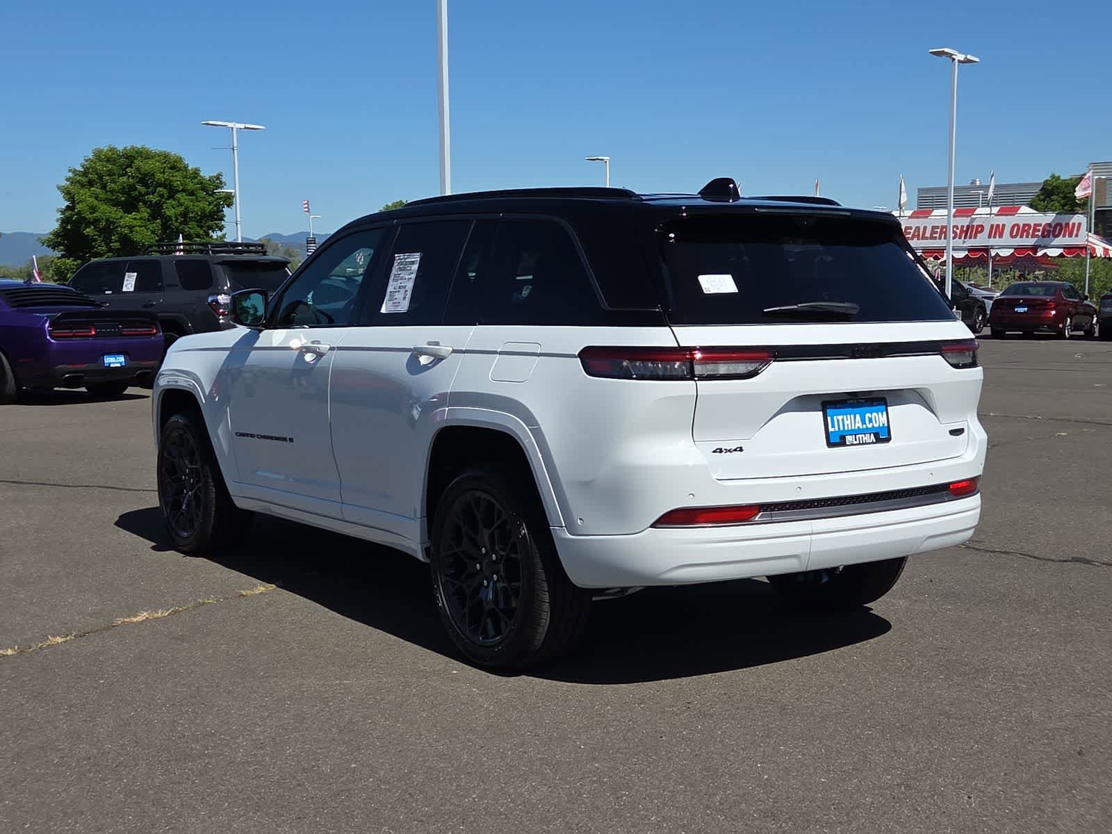 New 2026 Jeep Grand Cherokee Summit AWD/4WD image 12