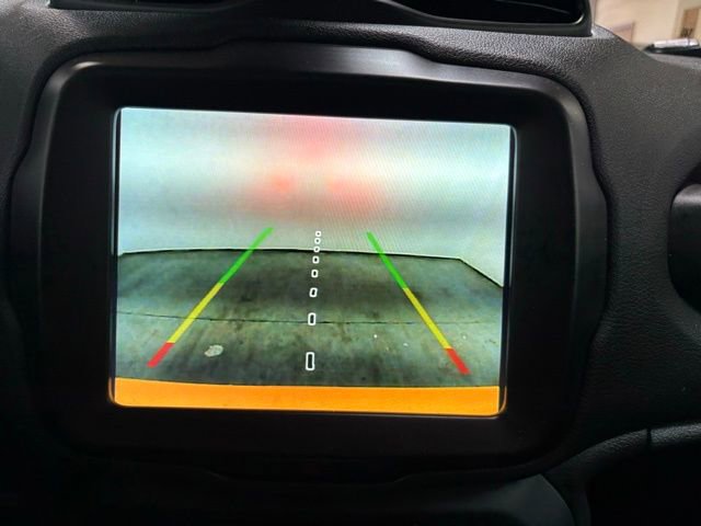 Used 2023 Jeep Renegade Trailhawk AWD/4WD image 17