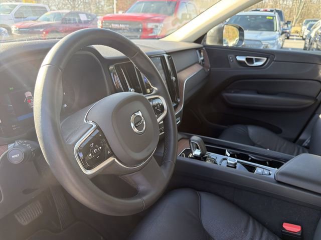 Used 2023 Volvo XC60 B5 Plus image 14