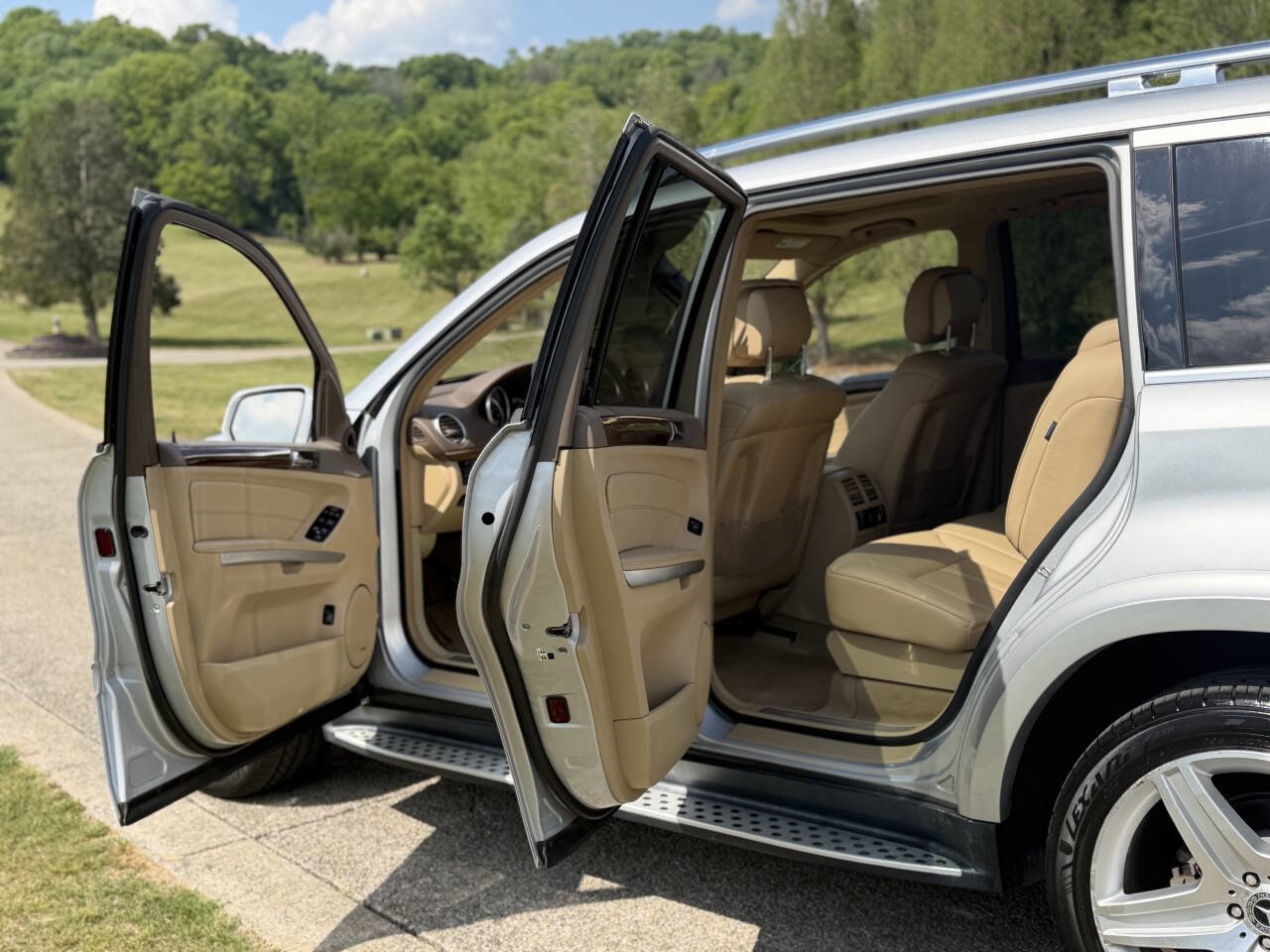 Used 2010 Mercedes-Benz GL 550 4MATIC image 6