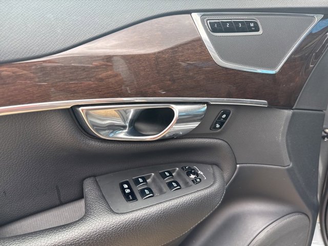 Used 2018 Volvo XC90 T6 Momentum w/ Convenience Package image 24