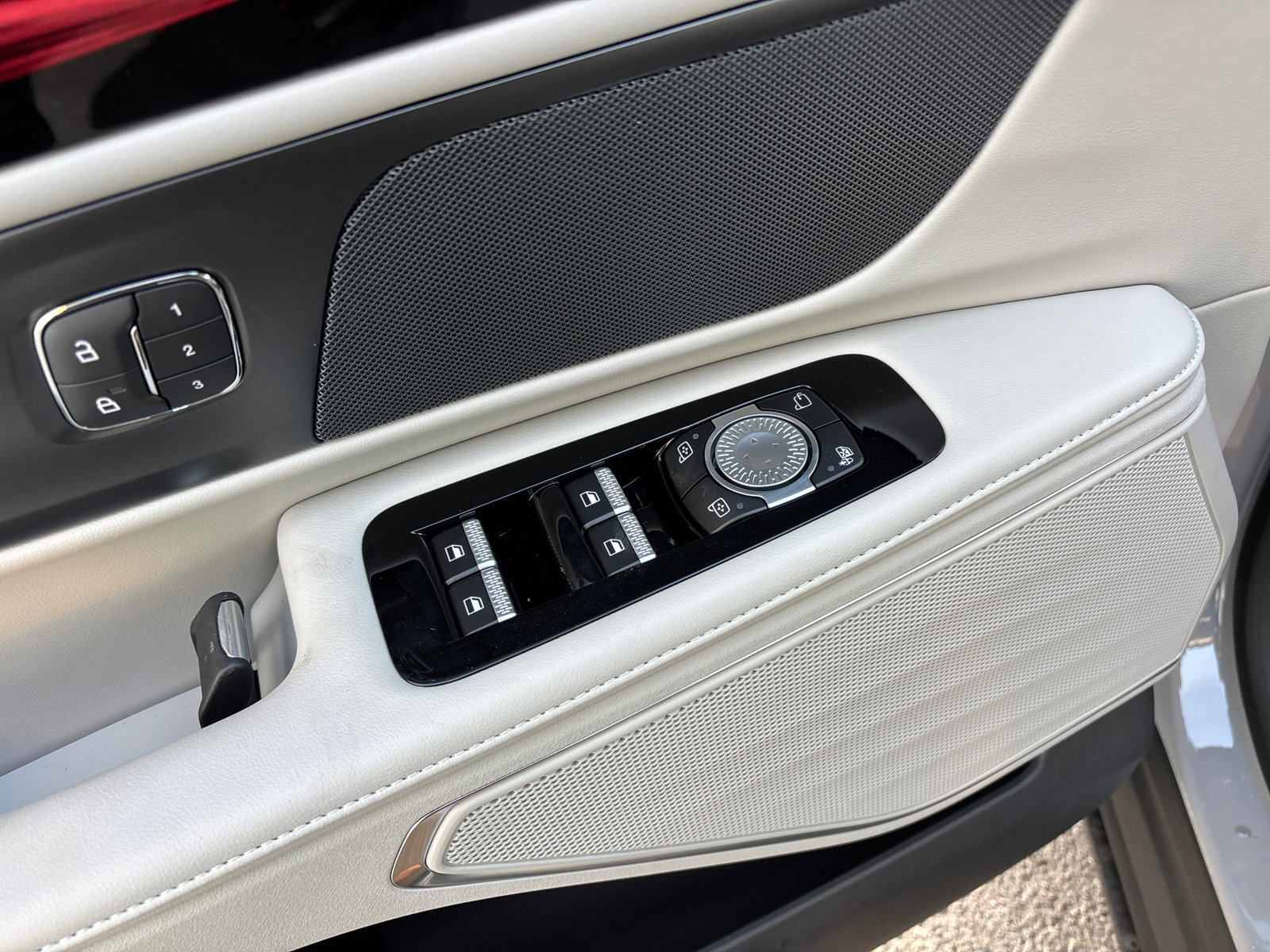 New 2026 Lincoln Nautilus Premier image 13