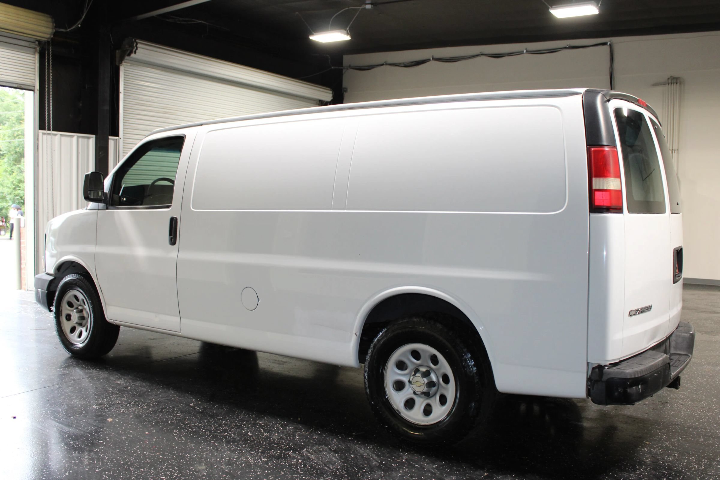 Used 2009 Chevrolet Express 1500 RWD image 5