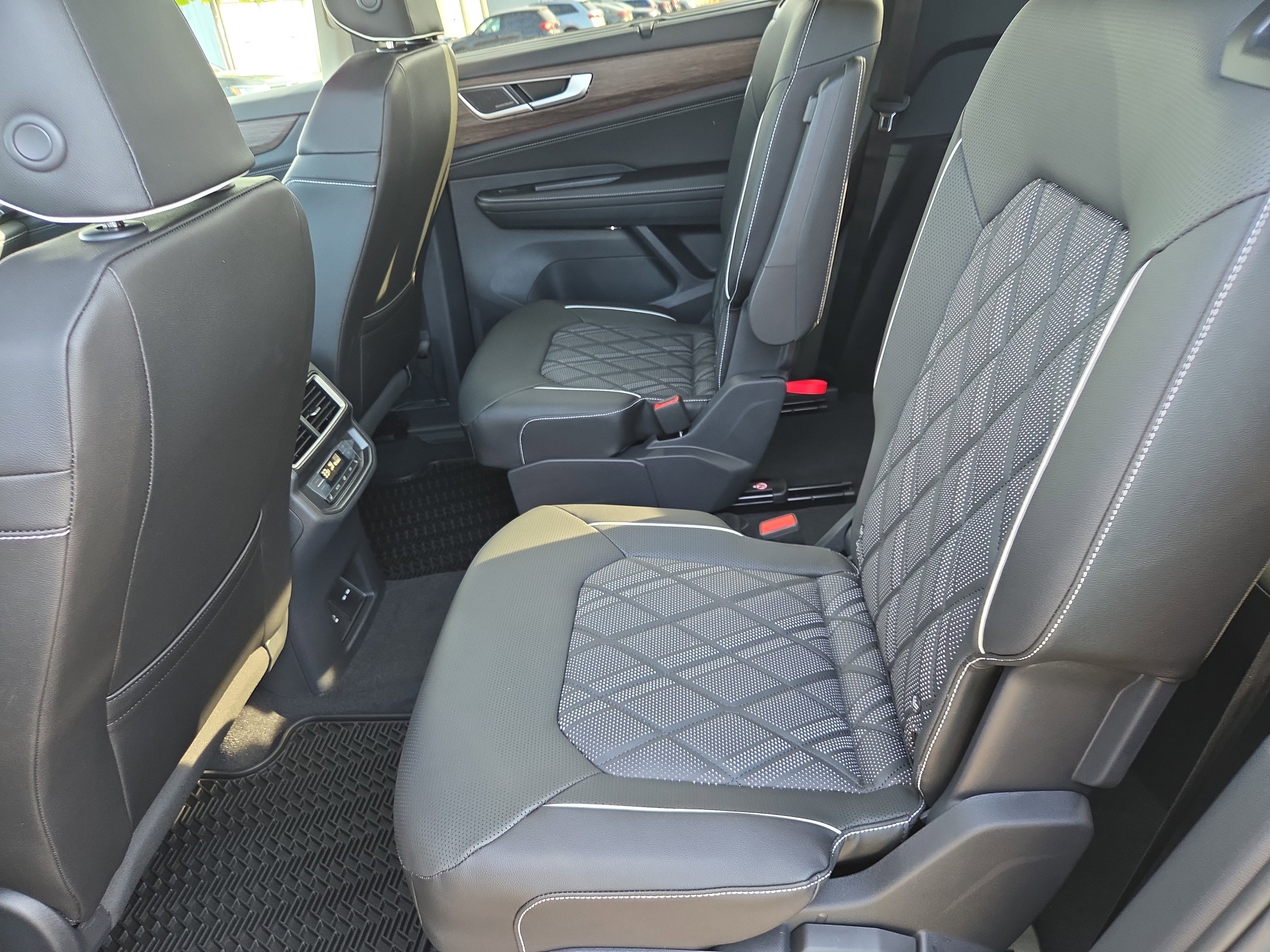 New 2026 Volkswagen Atlas SEL Premium R-Line image 6