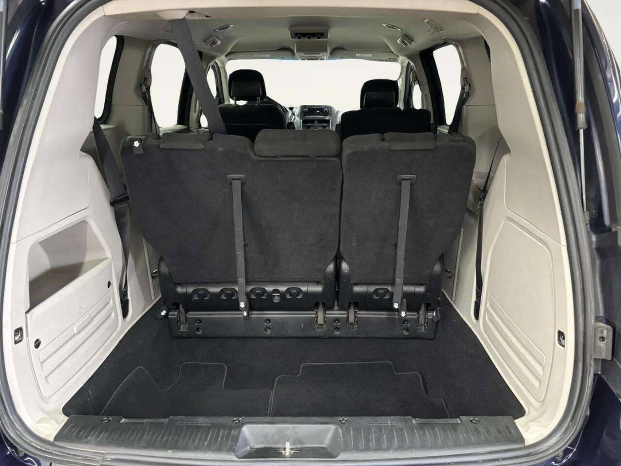 Used 2013 Dodge Grand Caravan SE FWD image 16