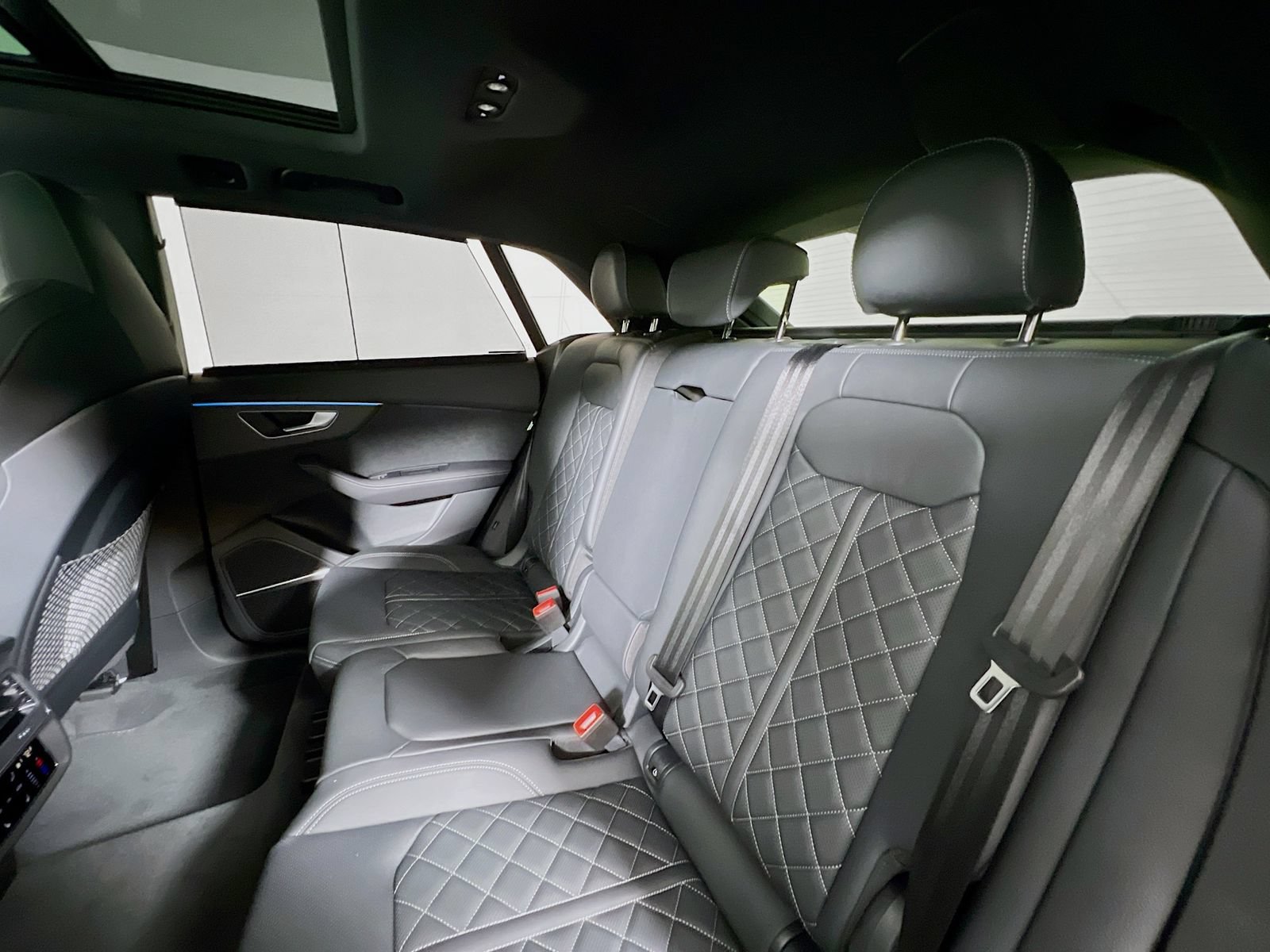 Used 2025 Audi SQ8 Premium Plus AWD/4WD image 24