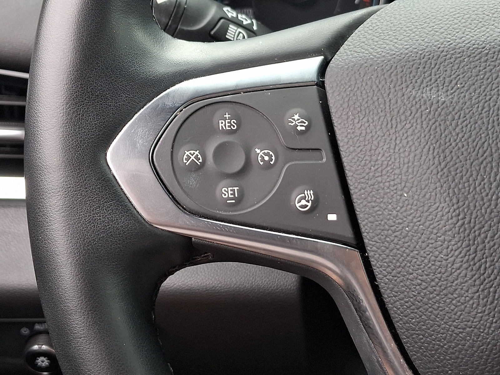 Used 2023 Chevrolet Traverse RS AWD/4WD image 23
