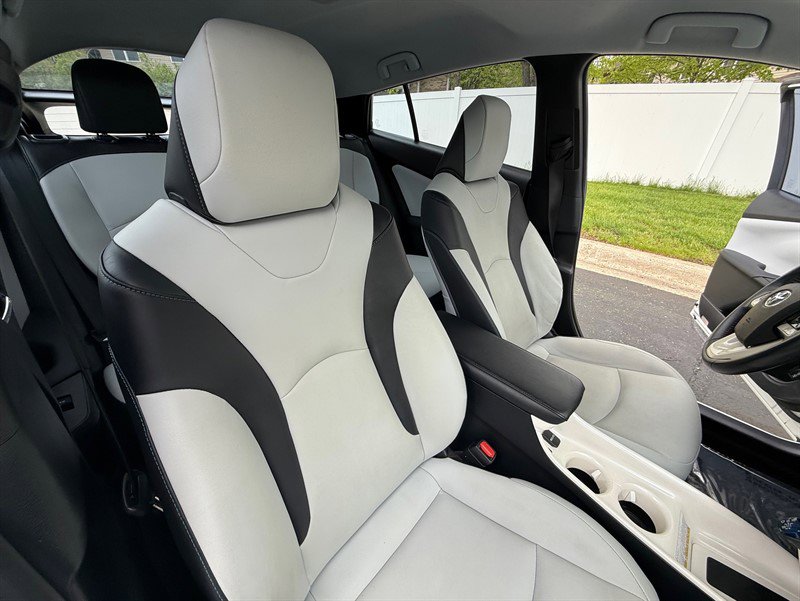 Used 2018 Toyota Prius Four FWD image 16