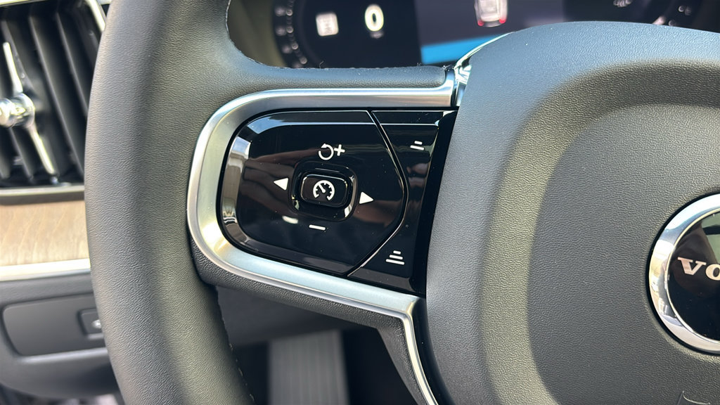 New 2027 Volvo XC60 B5 Plus AWD/4WD image 17