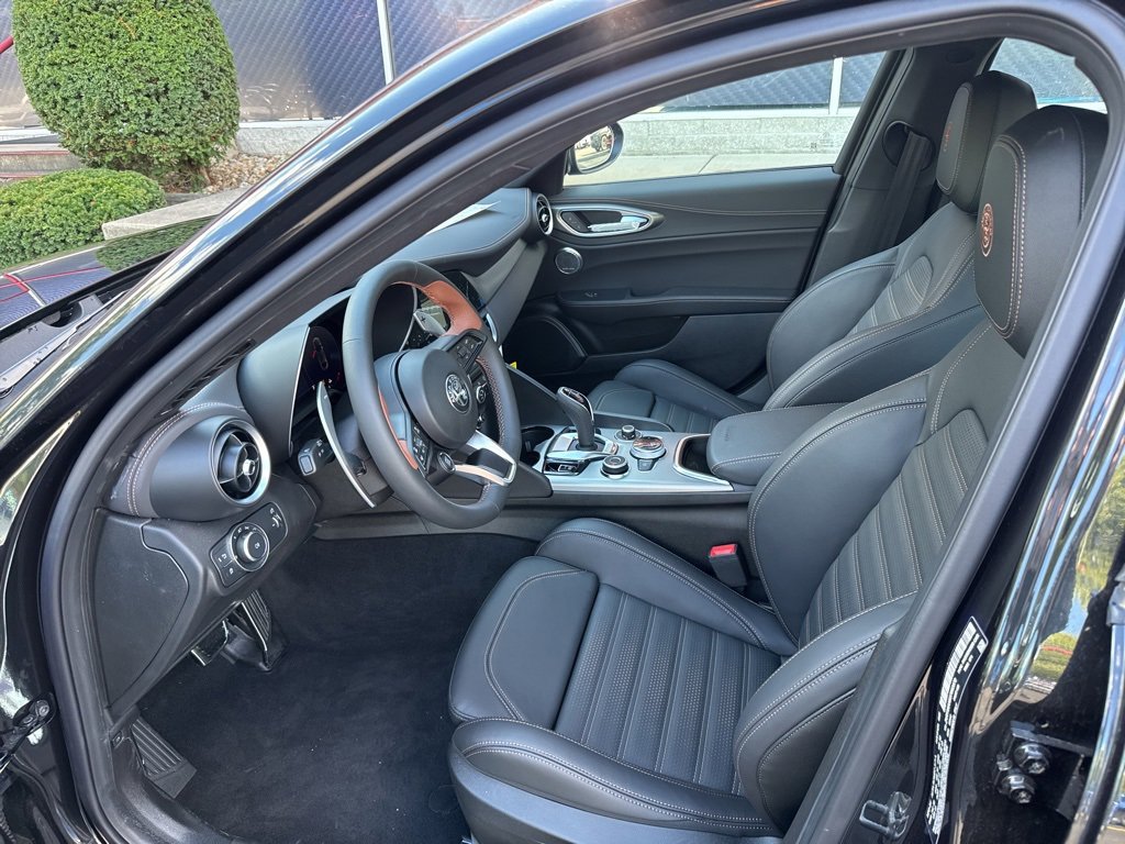 New 2025 Alfa Romeo Giulia AWD w/ Driving Assist Package image 11