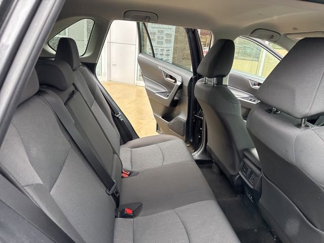 Used 2025 Toyota RAV4 XLE AWD/4WD image 29