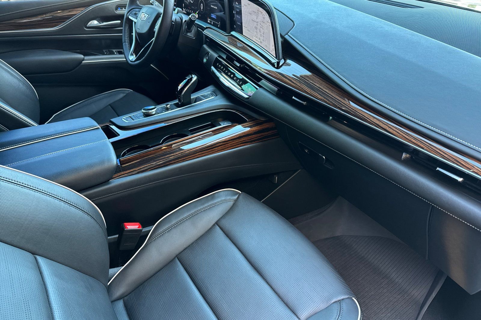 Used 2023 Cadillac Escalade Premium Luxury image 17