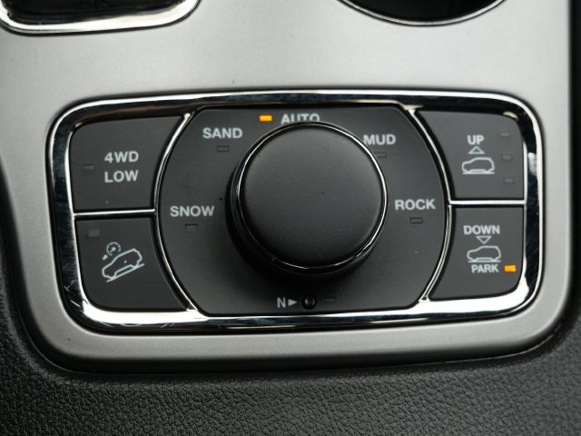 Used 2020 Jeep Grand Cherokee High Altitude AWD/4WD image 25