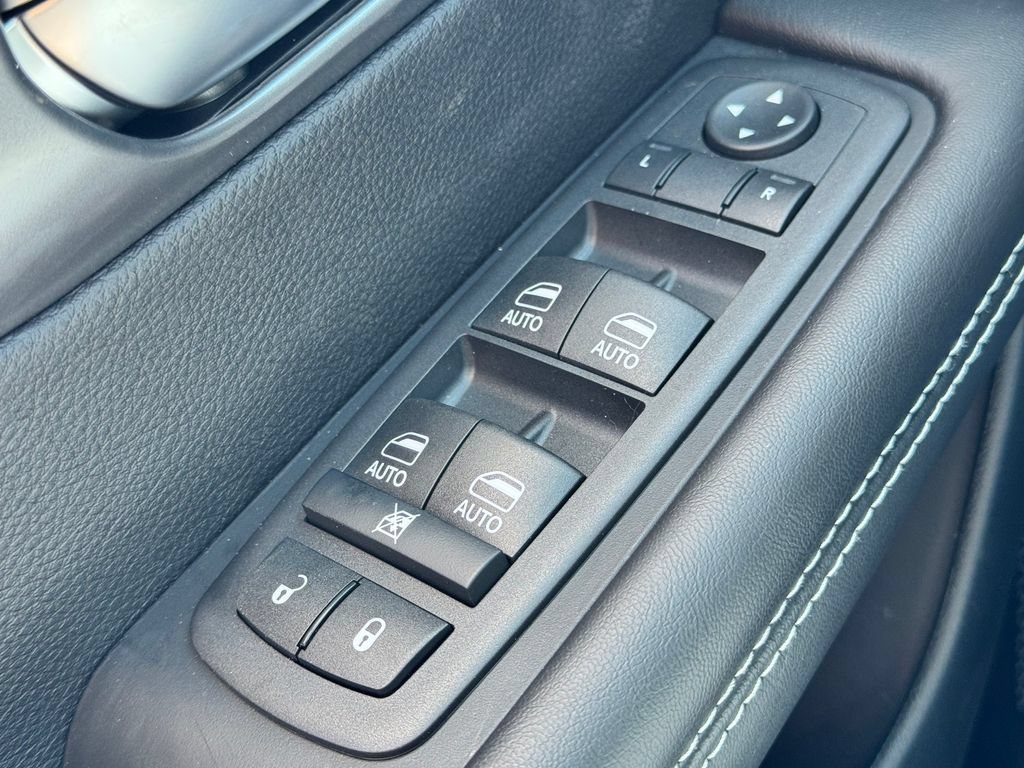 New 2026 Chrysler Pacifica Select FWD image 27