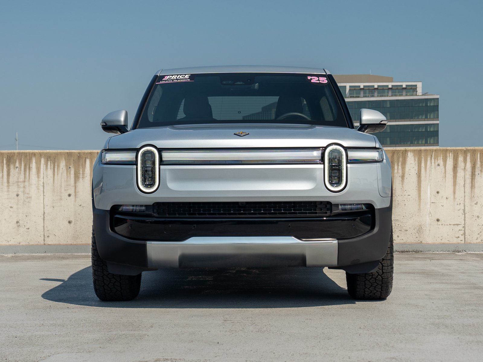 Used 2025 Rivian R1T Adventure AWD/4WD image 2