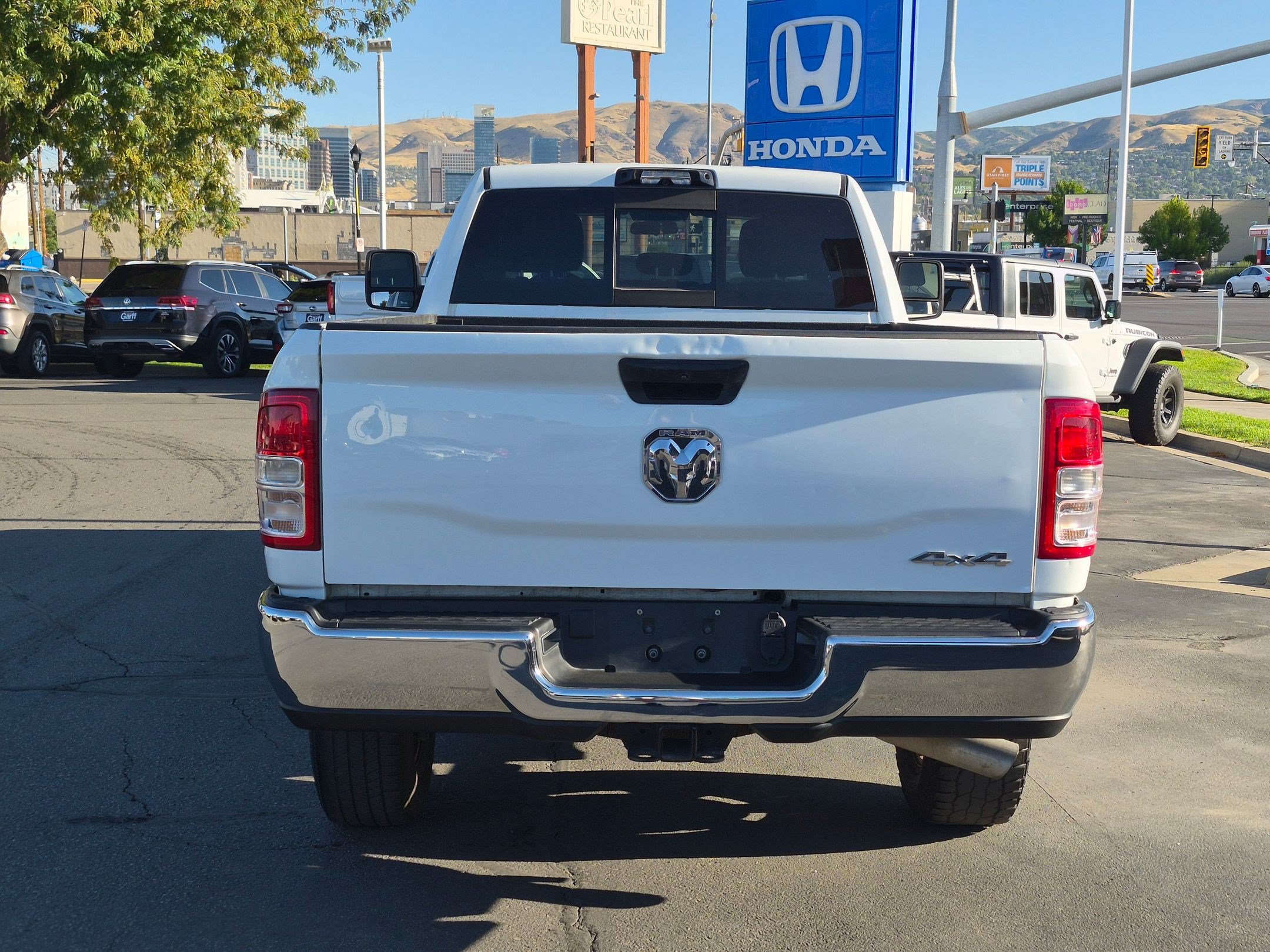 Used 2024 RAM 3500 Tradesman w/ Chrome Appearance Group AWD/4WD image 7
