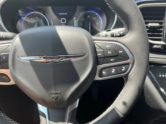 New 2026 Chrysler Pacifica Select AWD/4WD image 32
