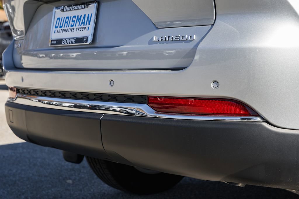 New 2025 Jeep Grand Cherokee Laredo X w/ Luxury Tech Group I image 9