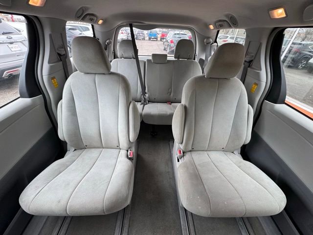 Used 2014 Toyota Sienna L FWD image 13