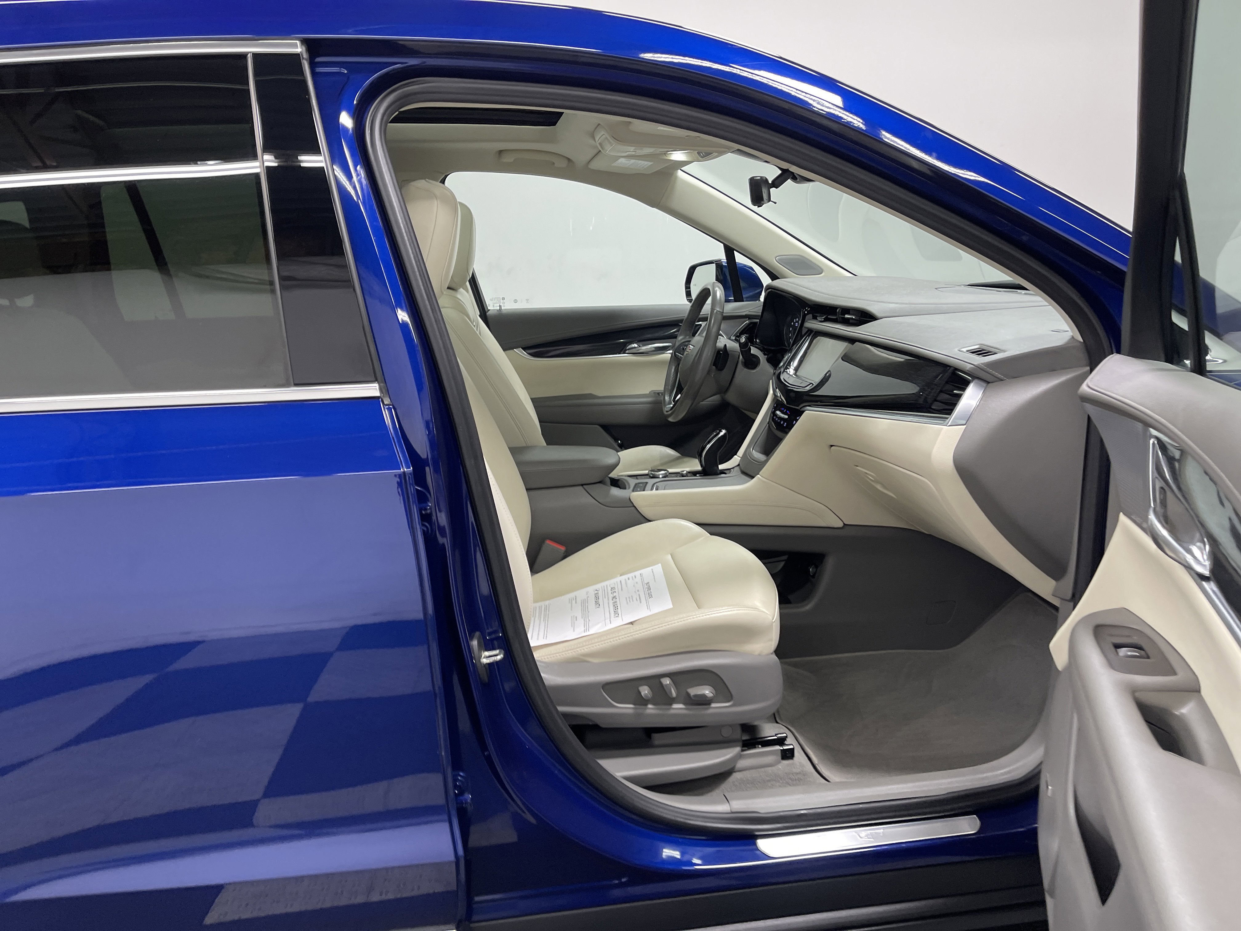 Used 2023 Cadillac XT6 Premium Luxury w/ Technology Package AWD/4WD image 26