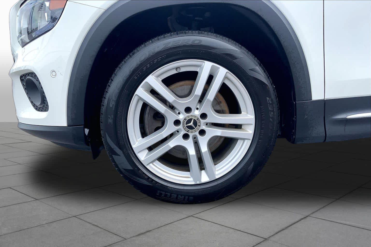 Used 2023 Mercedes-Benz GLB 250 4MATIC image 11
