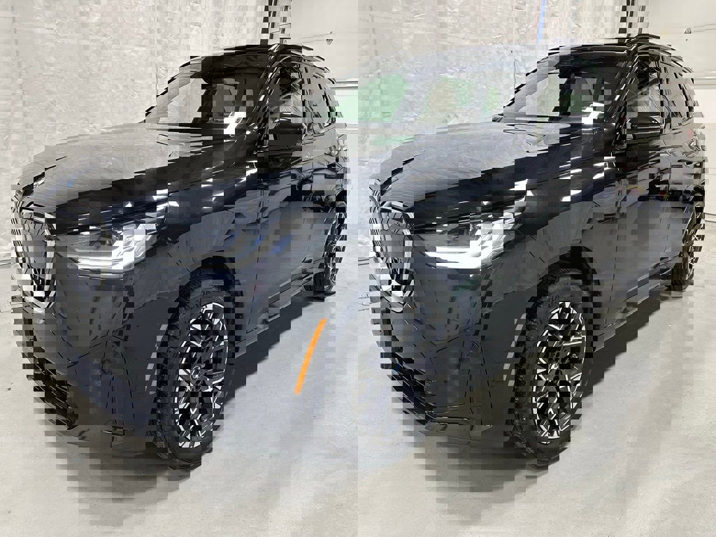 Used 2025 BMW X3 xDrive30i w/ M Sport Package image 3