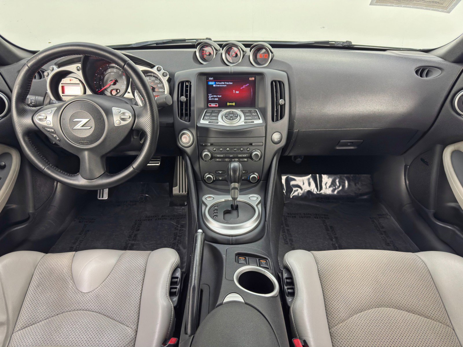 Used 2011 Nissan 370Z Touring image 11
