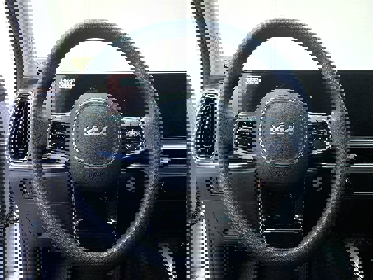 Certified 2025 Kia Sorento LX image 21