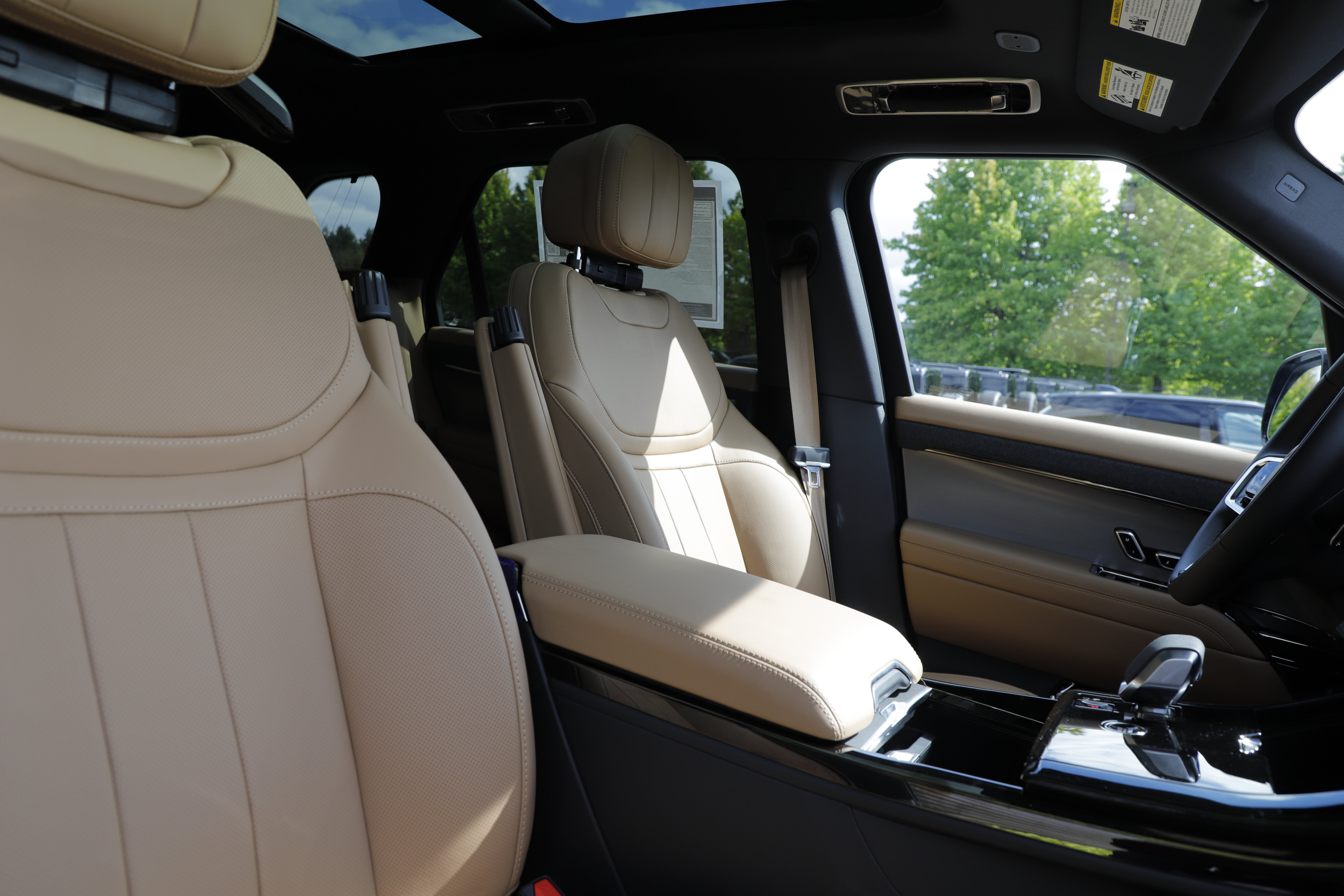 New 2026 Land Rover Range Rover Sport SE AWD/4WD image 12