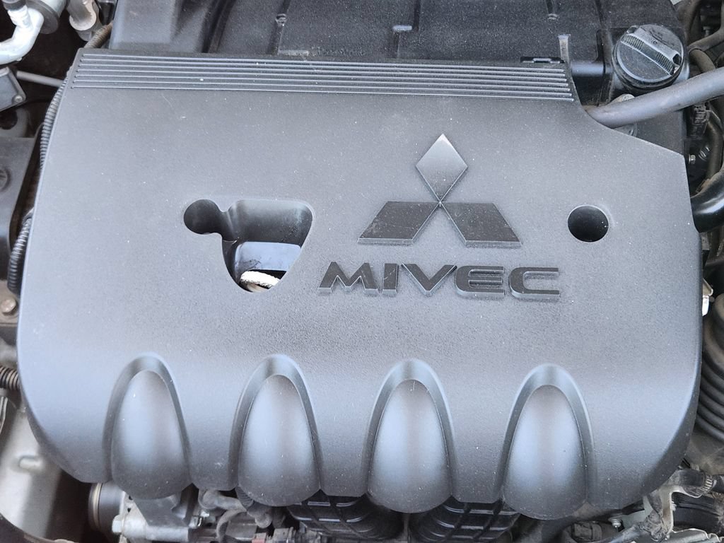 Used 2020 Mitsubishi Outlander SEL AWD/4WD image 17