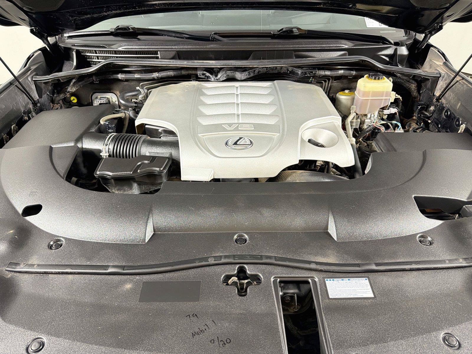 Used 2016 Lexus LX 570 4WD w/ Luxury Package image 33