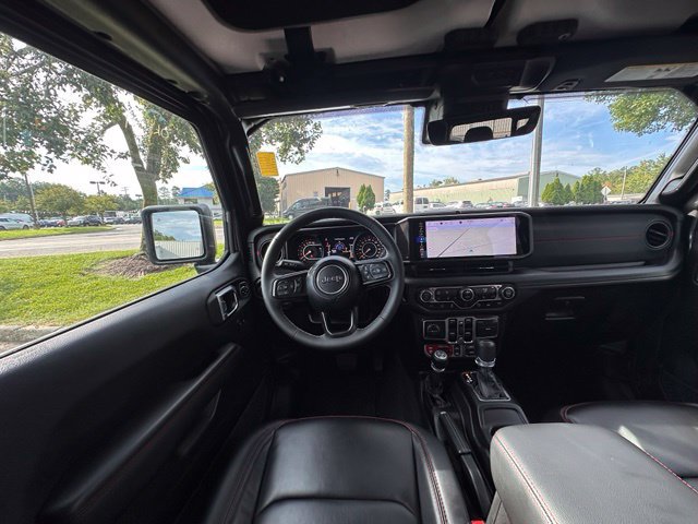 Used 2025 Jeep Gladiator Rubicon AWD/4WD image 16