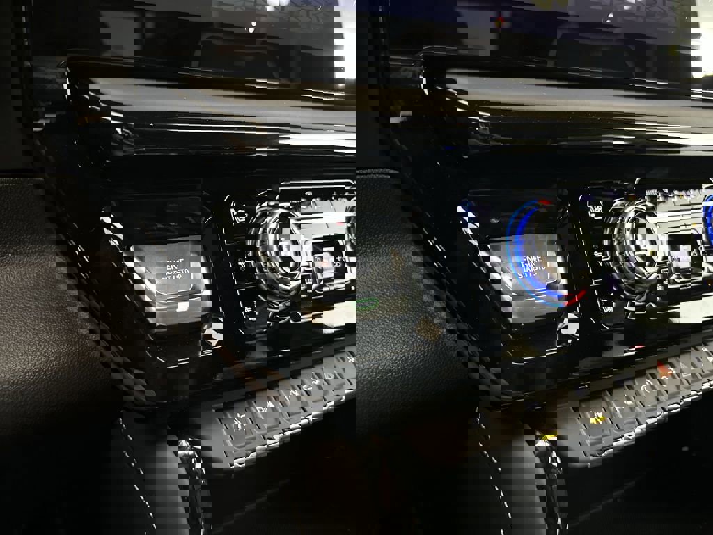 Used 2025 GMC Sierra 1500 AT4X image 17