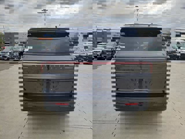 New 2025 Lincoln Navigator L Reserve image 7