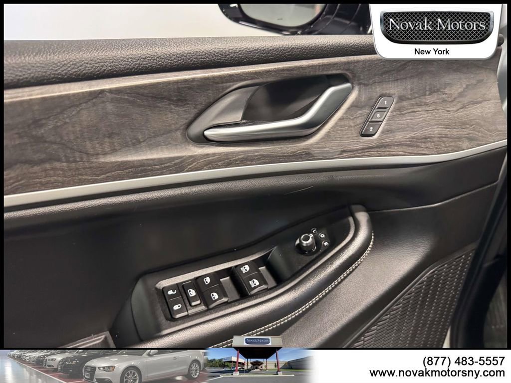 Used 2023 Jeep Grand Cherokee L Limited AWD/4WD image 13